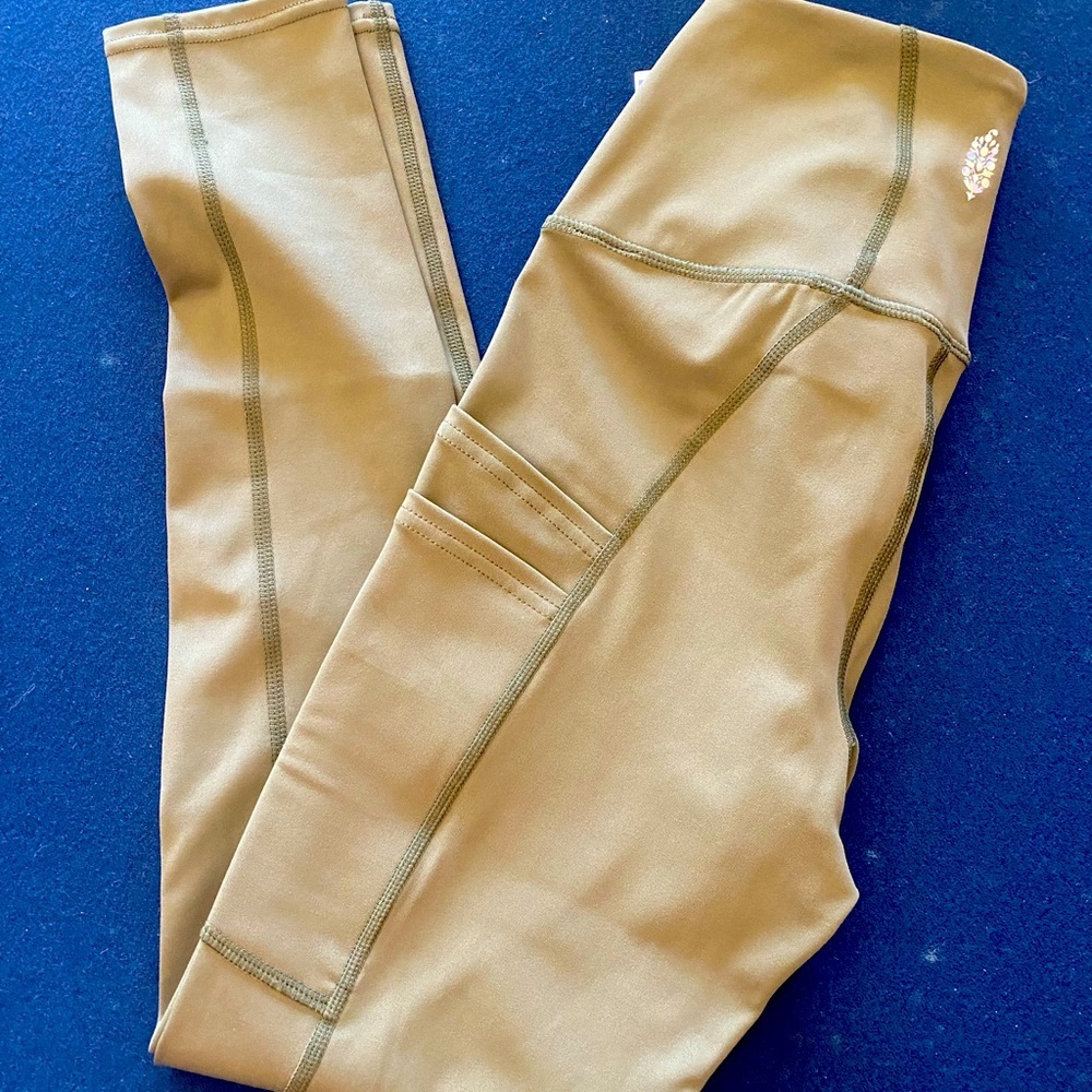 FREE PEOPLE MOVEMENT leggings! NEW💪🏼 Thea leggings have LOTS of pockets!!!!! - Picture 3 of 11